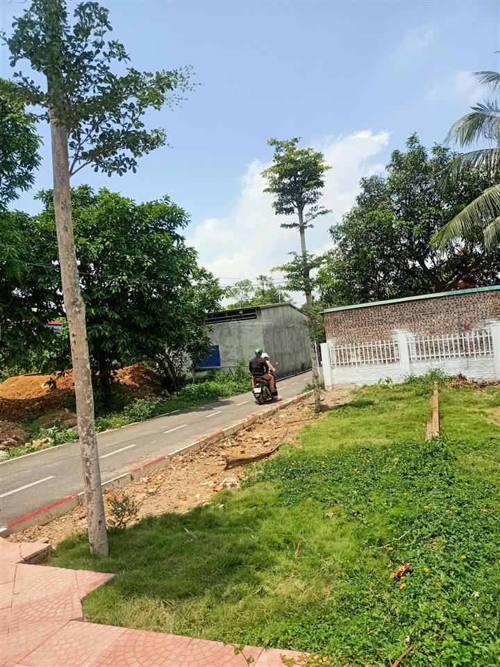 Chính chủ cần bán đất trung tâm thành phố 80m2, mặt tiền 5,37m. kinh doanh tốt. ngay sát trường c1