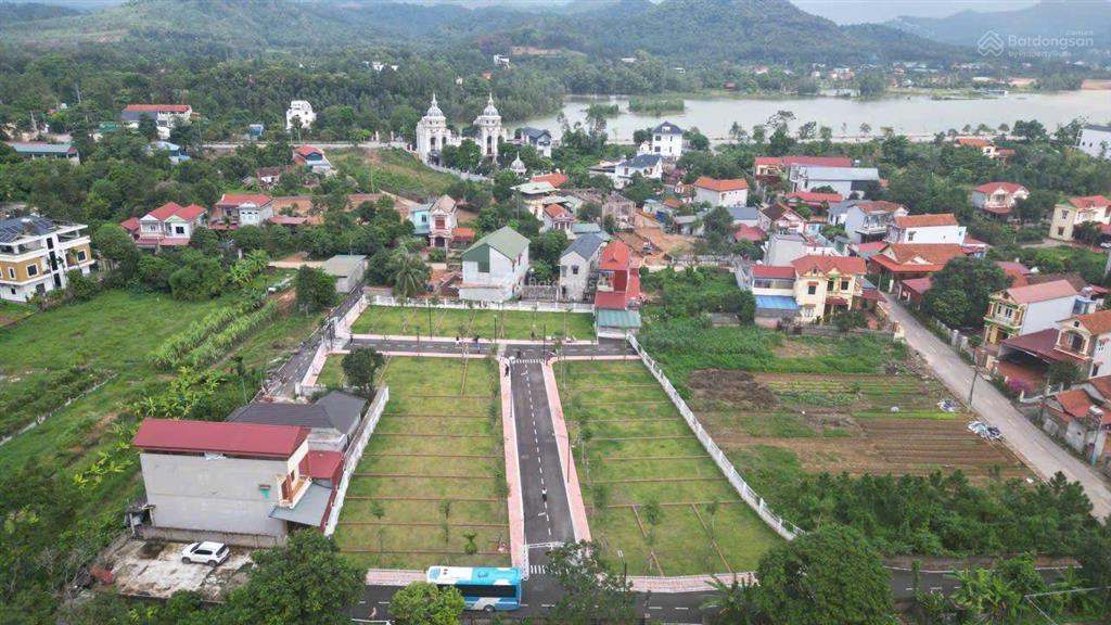 Chính chủ cần bán đất trung tâm thành phố 80m2, mặt tiền 5,37m. kinh doanh tốt. ngay sát trường c1