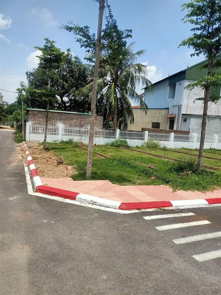 Chính chủ cần bán đất trung tâm thành phố 80m2, mặt tiền 5,37m. kinh doanh tốt. ngay sát trường c1