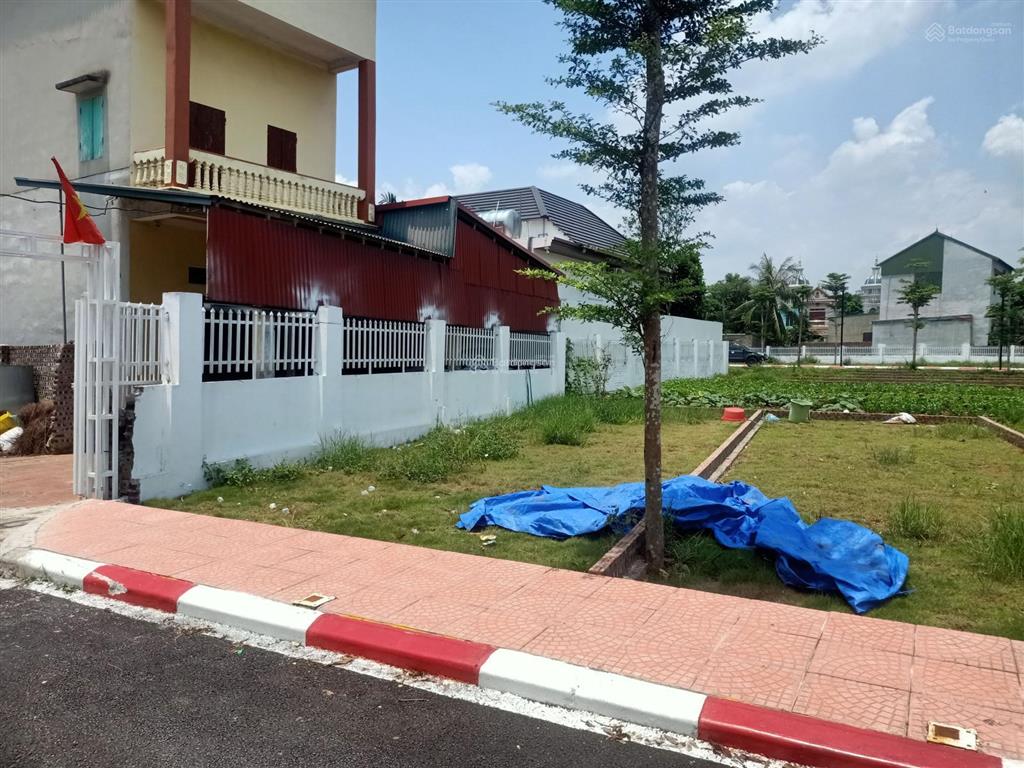 Chính chủ cần bán đất trung tâm thành phố 80m2, mặt tiền 5,37m. kinh doanh tốt. ngay sát trường c1