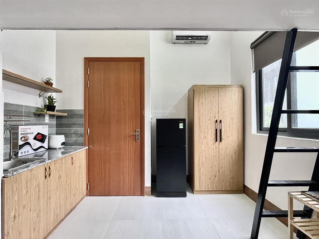 Phòng trọ gác lửng có cửa sổ lớn ngay chợ tân hưng  quận 7
