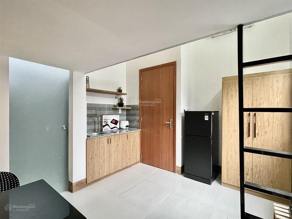 Phòng trọ gác lửng có cửa sổ lớn ngay chợ tân hưng  quận 7