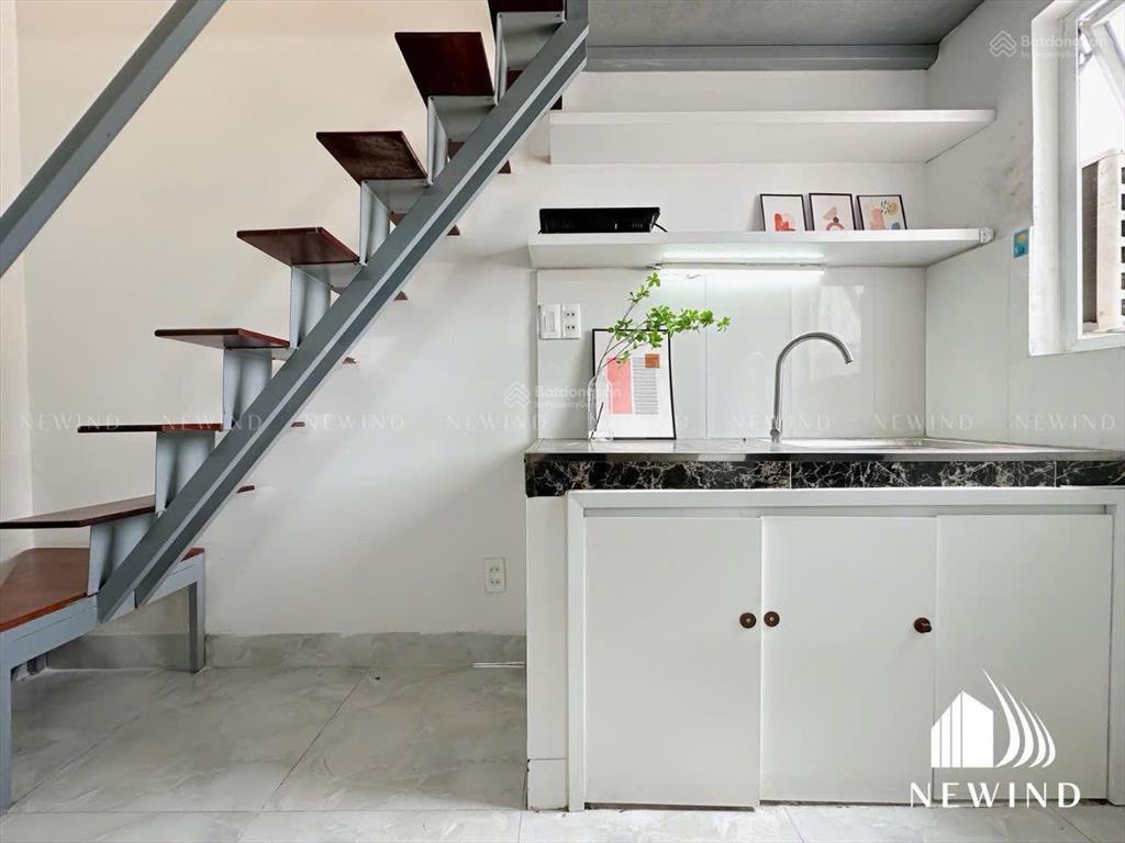 Cho thuê căn hộ gác rộng rãi thoáng tiện di chuyển qua trung tâm quận 7