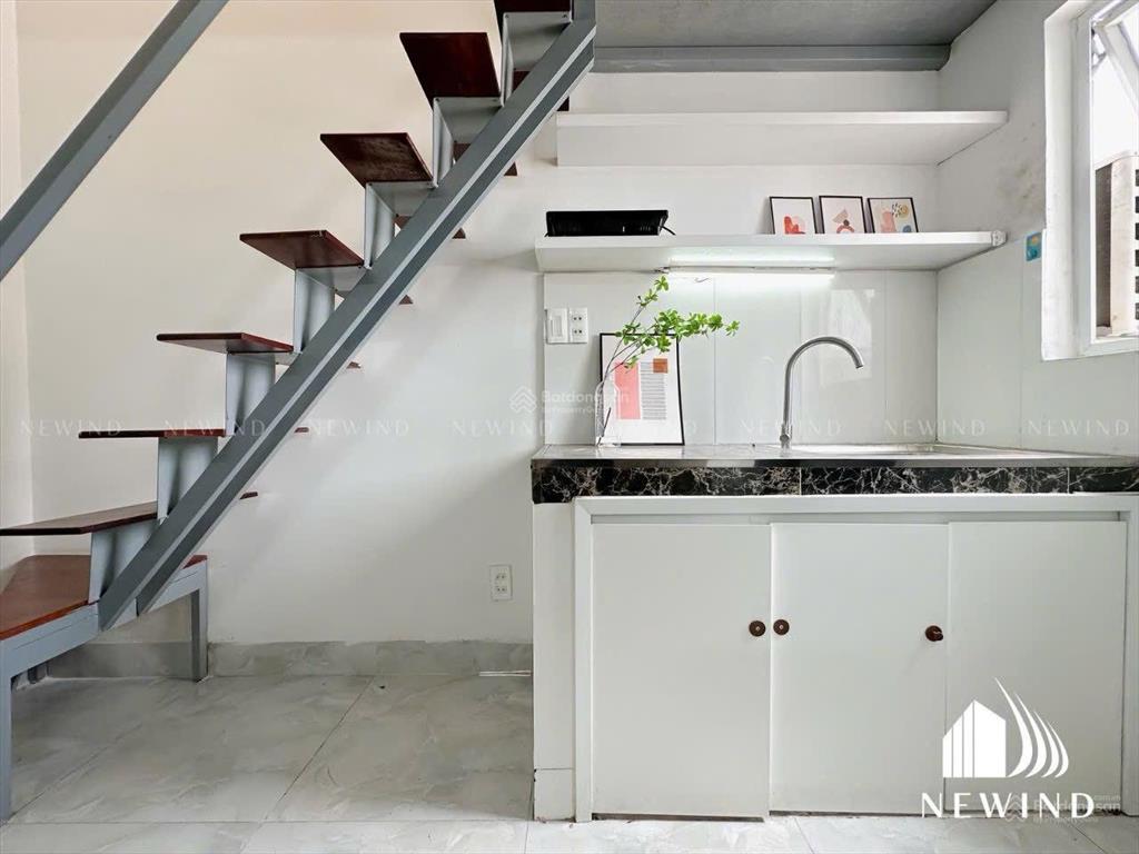 Cho thuê căn hộ gác rộng rãi thoáng tiện di chuyển qua trung tâm quận 7