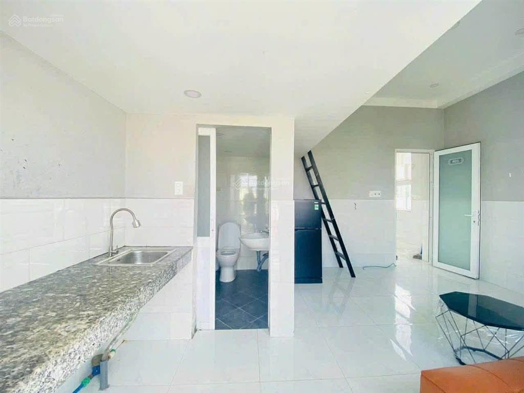 Căn hộ gác lửng bancol lớn  ngay trung tâm quận 7  him lam, rmit, tdtu, secc