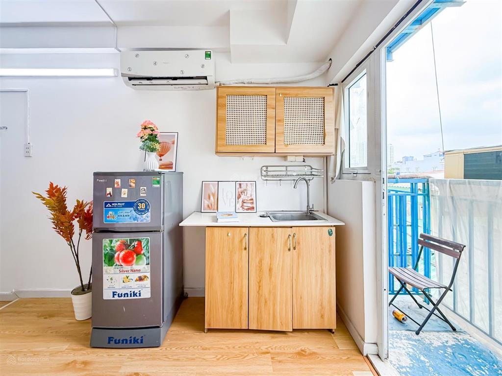 Cho thuê căn phòng view sài gòn cực đẹp gác bancol kế rmit, him lam, sunrise city, quận 7 kế quận 4