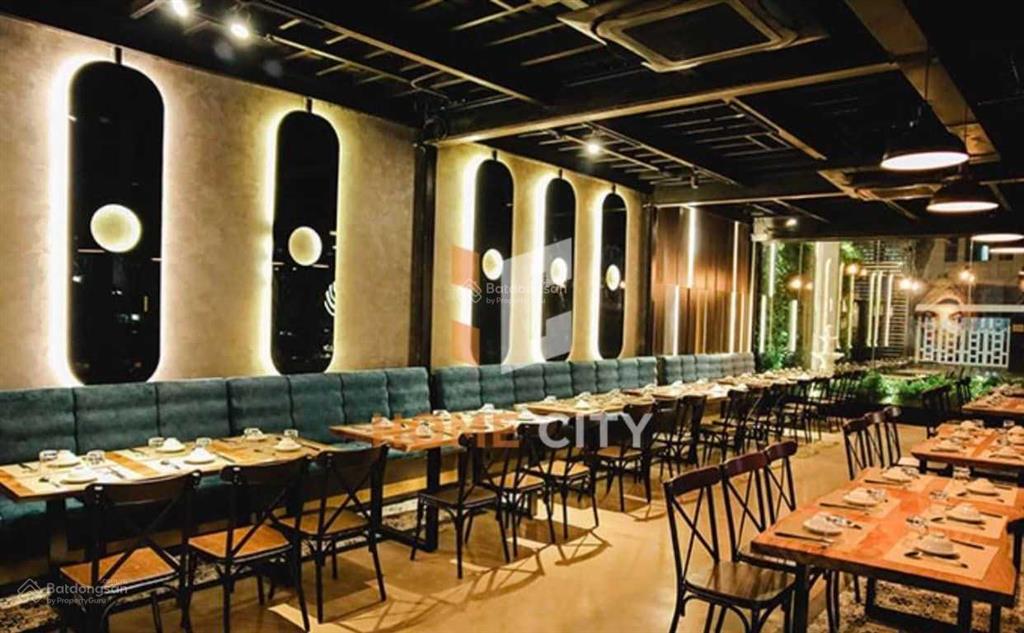 Biệt thự cổ toạ lạc trên mặt tiền nguyễn đình chiểu  nguyễn bỉnh khiêm q1  15x25m trệt 2 lầu