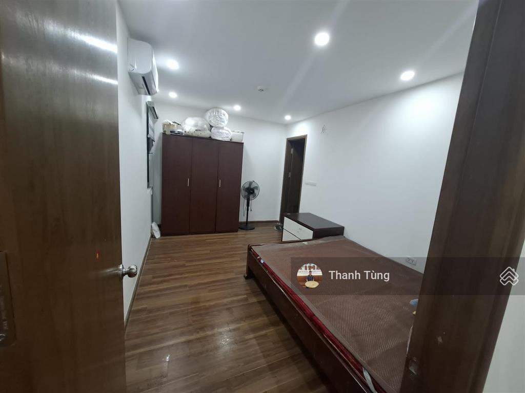 Chính chủ cần bán căn 3 phòng ngủ 2wc dt 77m2 sẵn sổ đỏ nội thất đầy đủ giá 6,x tỷ