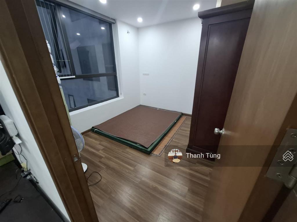 Chính chủ cần bán căn 3 phòng ngủ 2wc dt 77m2 sẵn sổ đỏ nội thất đầy đủ giá 6,x tỷ