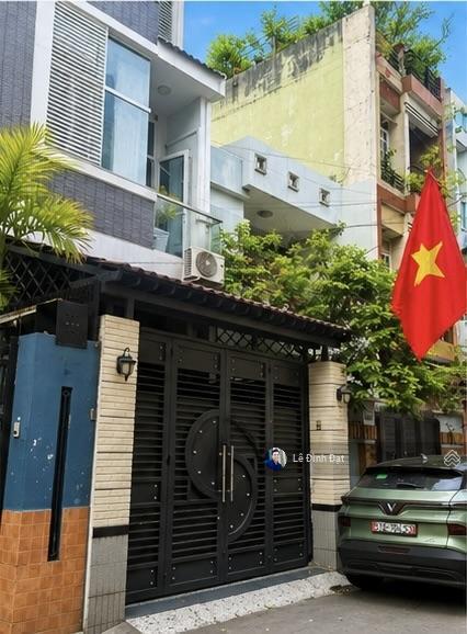 Hàng xóm cư xá lữ gia  lý thường kiệt  90m2, giếng trời đón sáng, xe hơi ngủ nhà.