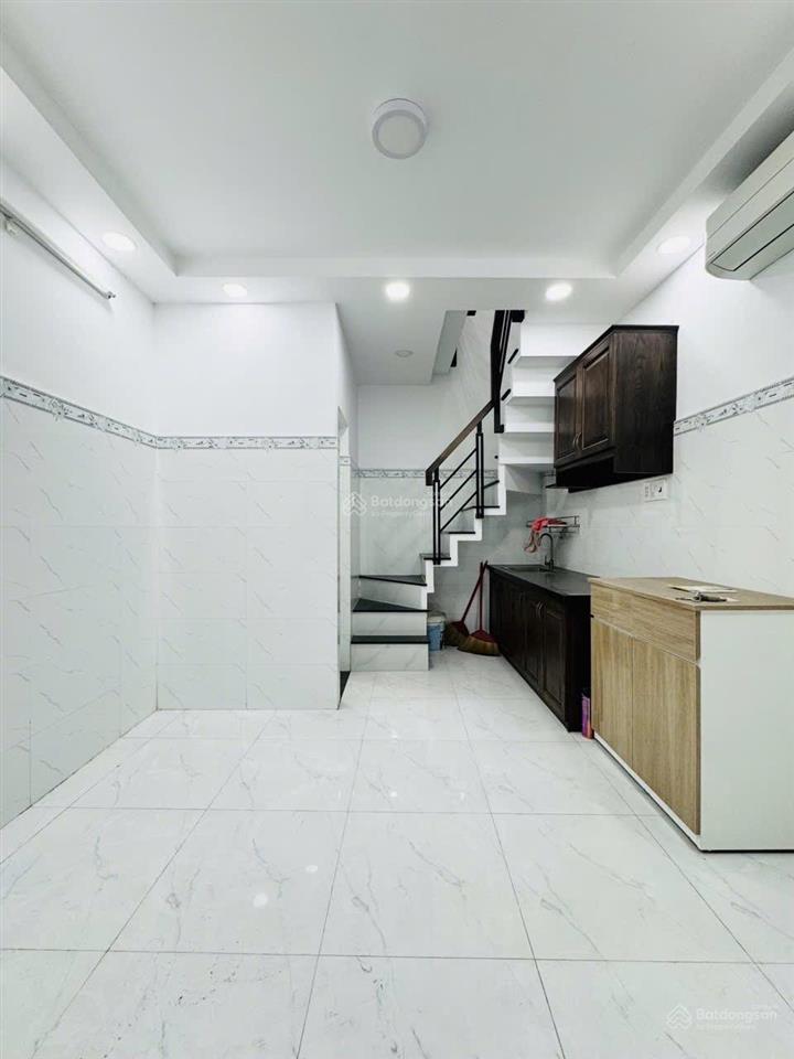Chỉ 2.650 tỷ có nhà trung tâm quận 10  ngang 3.4m x4.2m  2 tầng 1 pn, 2wc ngay cư xá đồng tiến