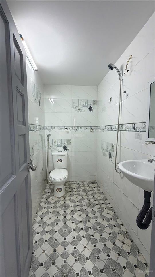 Chỉ 3.98 tỷ tlsát ngã tư 4 xã  trục hương lộ 2  hẻm 4m thông  dt 42m2 2tầng btct. sổ hồng riêng