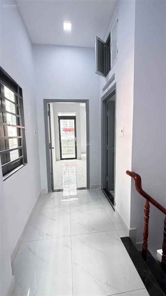Chỉ 3.98 tỷ tlsát ngã tư 4 xã  trục hương lộ 2  hẻm 4m thông  dt 42m2 2tầng btct. sổ hồng riêng