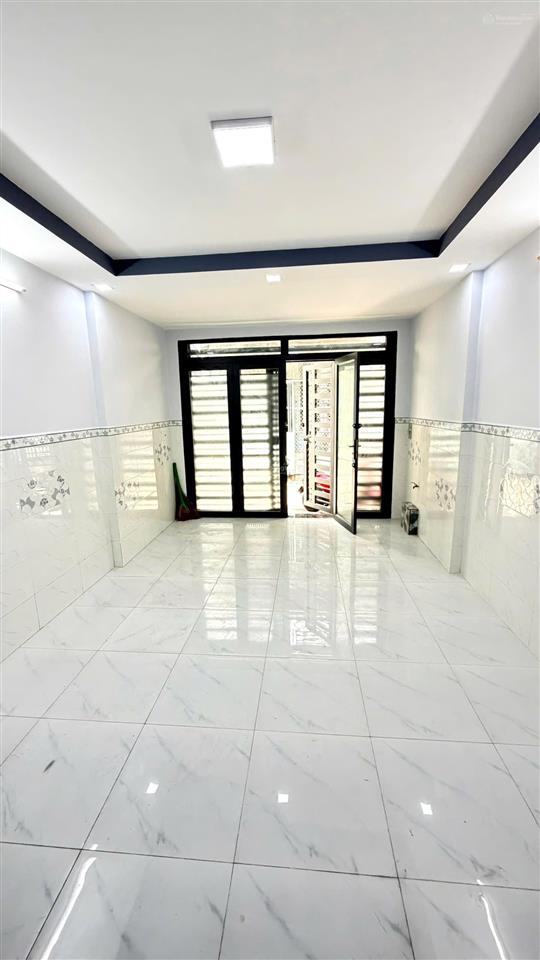 Chỉ 3.98 tỷ tlsát ngã tư 4 xã  trục hương lộ 2  hẻm 4m thông  dt 42m2 2tầng btct. sổ hồng riêng
