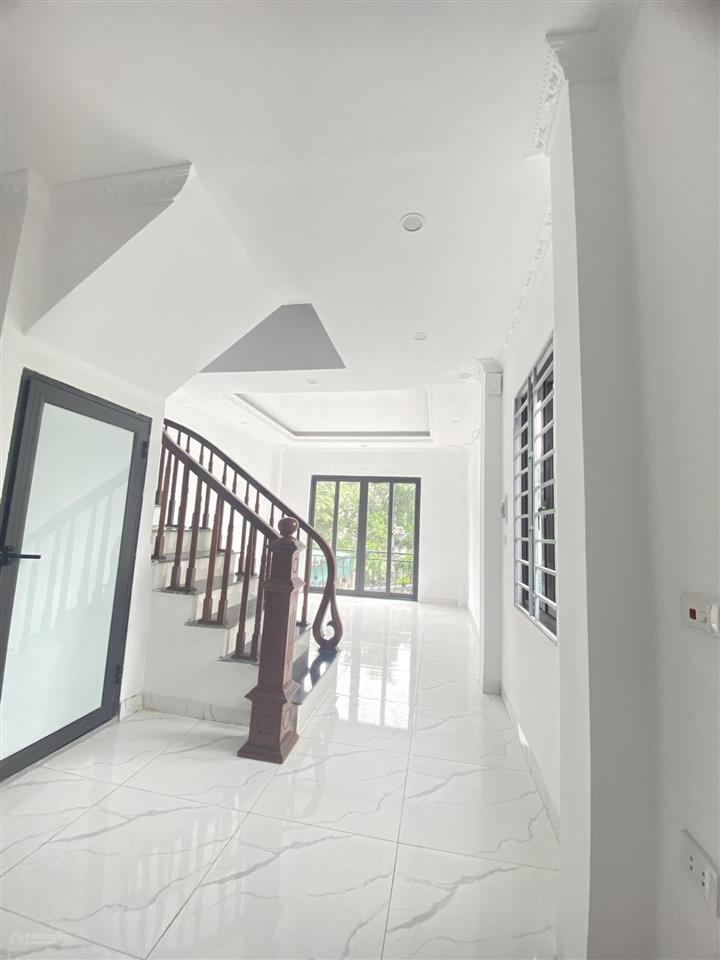 Bán nhà ngọc hồi lô góc ô tô 7 chỗ vào nhà 5 tầng mới đẹp sát ga ngọc hồi