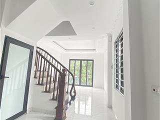Bán nhà ngọc hồi lô góc ô tô 7 chỗ vào nhà 5 tầng mới đẹp sát ga ngọc hồi