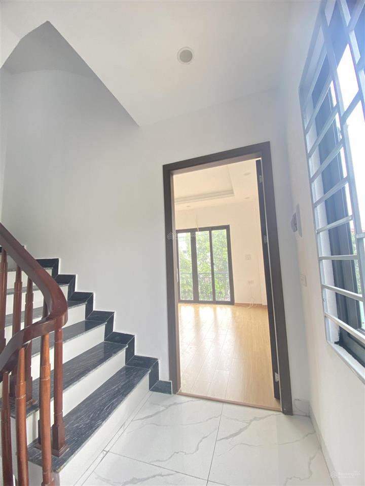 Bán nhà ngọc hồi lô góc ô tô 7 chỗ vào nhà 5 tầng mới đẹp sát ga ngọc hồi