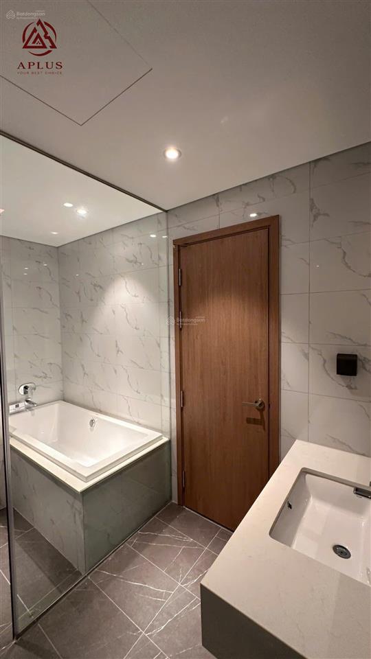 Chính chủ bán căn góc 3 ngủ view trực diện vịnh tầng cao giá 5.8x tỷ  0978 788 ***