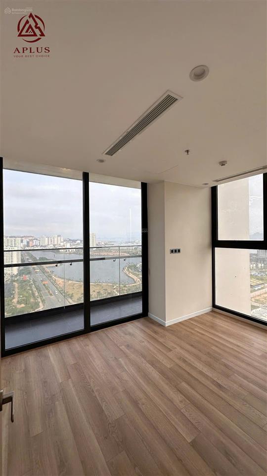 Chính chủ bán căn góc 3 ngủ view trực diện vịnh tầng cao giá 5.8x tỷ  0978 788 ***