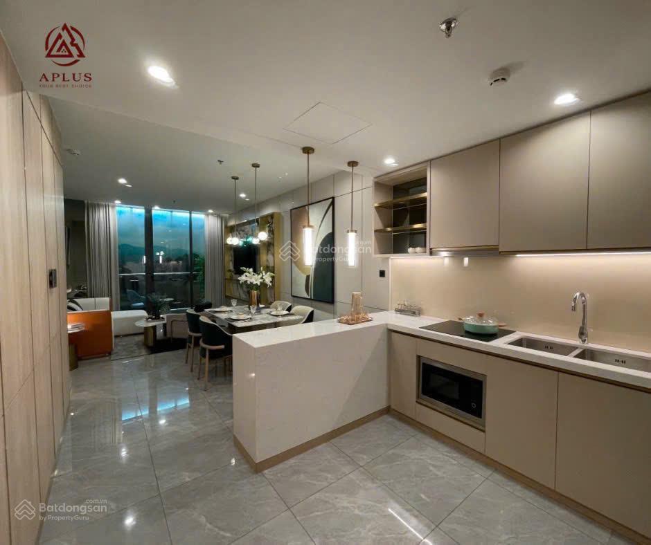 Bán cắt lỗ căn 2 ngủ full nội thất 3,1 tỷ  ban công đông nam tầng trung siêu mát  0978 788 ***