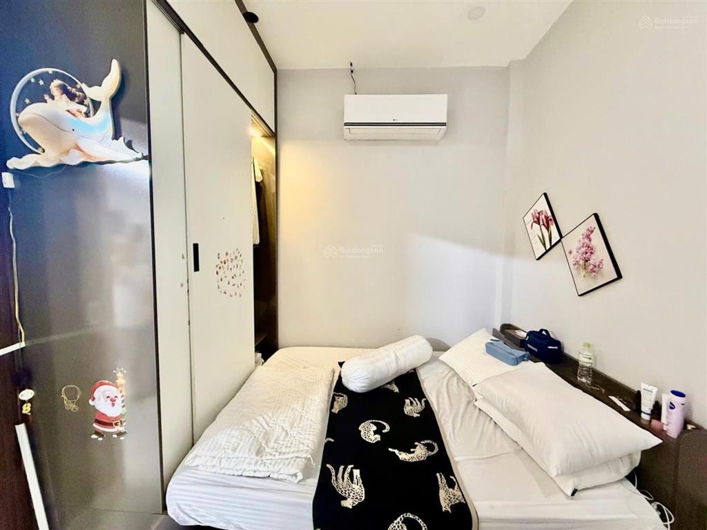 Nhà ở ngay hồ bá phấn xa lộ hà nội dt 90m ngang 4m full nội thất cao cấp giá 5.x tỷ