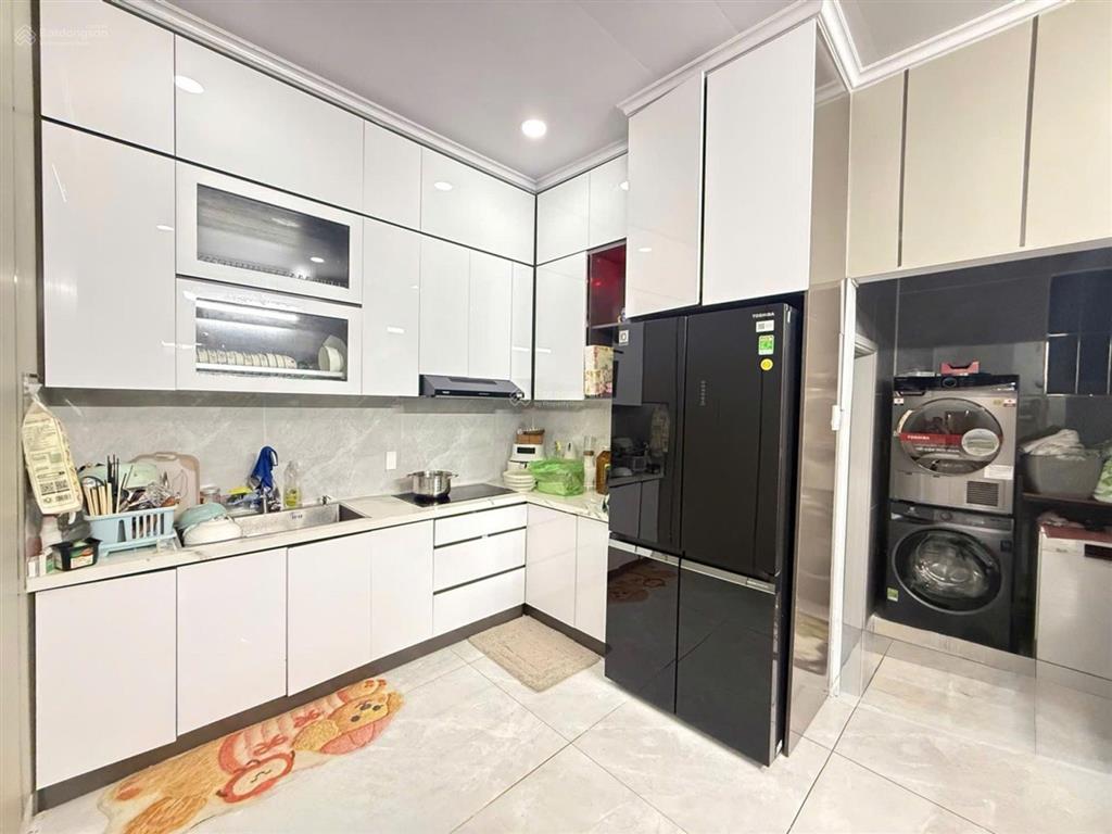 Nhà ở ngay hồ bá phấn xa lộ hà nội dt 90m ngang 4m full nội thất cao cấp giá 5.x tỷ