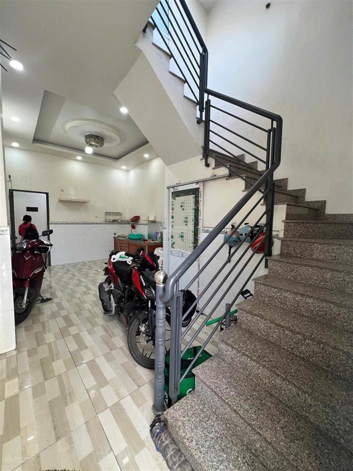 Nhà 3 tầng cao đẳng công thương chợ hoa cau 5pn có sẵn dòng tiền chỉ 5 tỷ