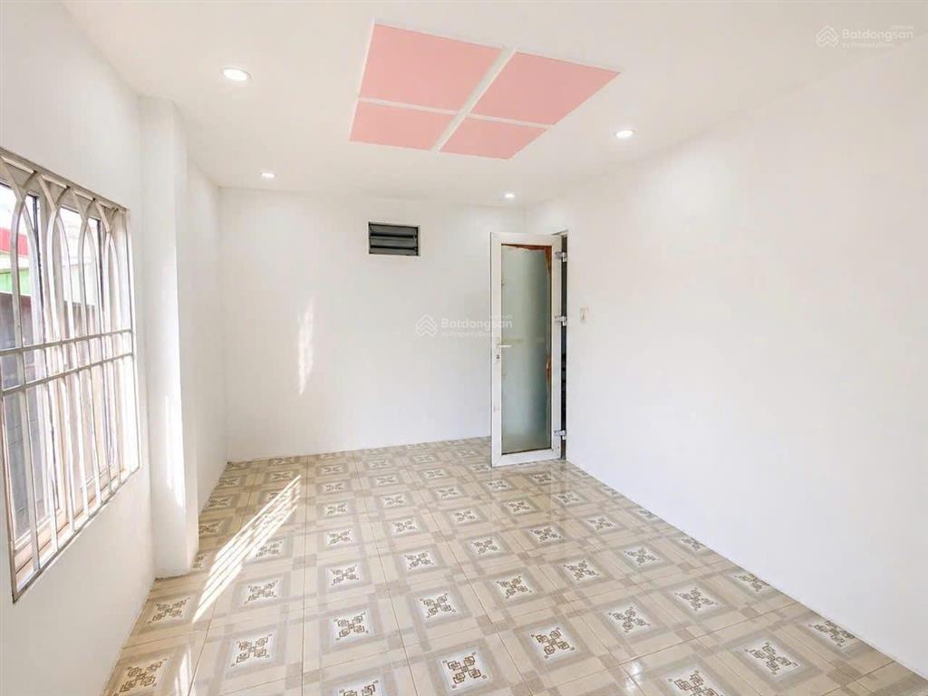Hiếm trong khu vực nhà đẹp lô góc, gần xe hơi,6m mt 3pn, chỉ 3.75 tỷ
