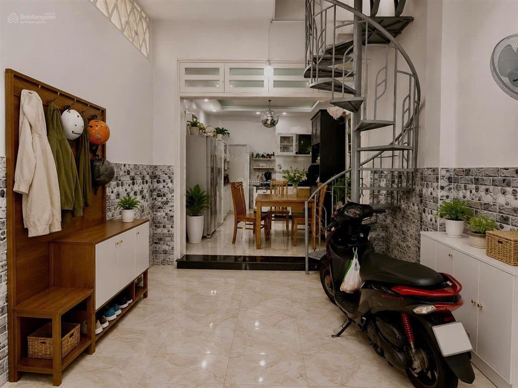 Nhà cực hiếm khu sinh viên cao đẳng công thương dt khủng 110m giá 7 tỷ