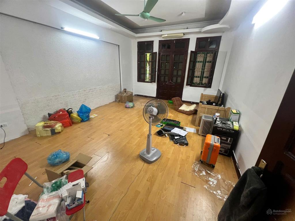 Cho thuê nhà đtm định công, làm văn phòng cty, hộ gia đình ở. dt 95m2 * 4t, giá 23tr/tháng