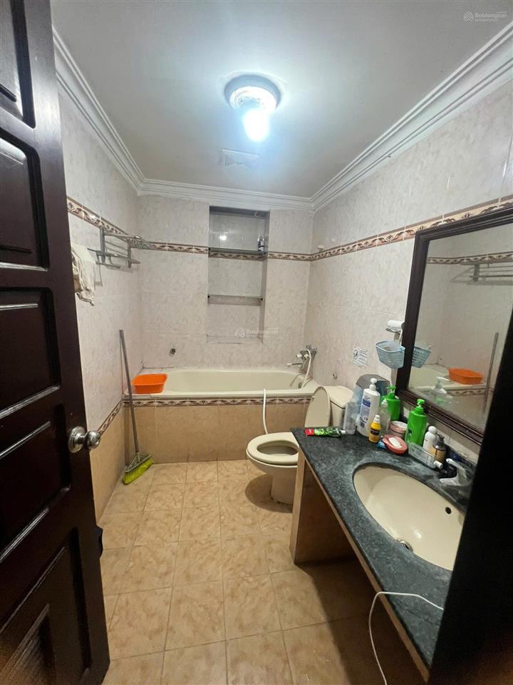 Cho thuê nhà đtm định công, làm văn phòng cty, hộ gia đình ở. dt 95m2 * 4t, giá 23tr/tháng