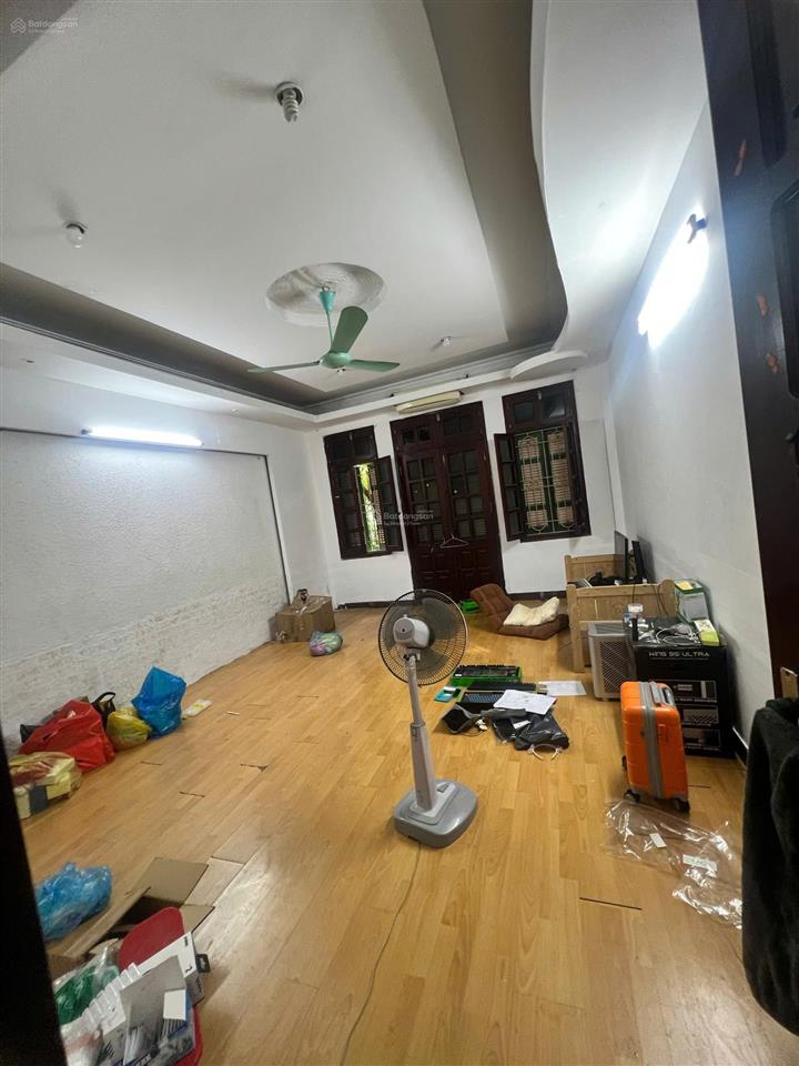 Cho thuê nhà đtm định công, làm văn phòng cty, hộ gia đình ở. dt 95m2 * 4t, giá 23tr/tháng