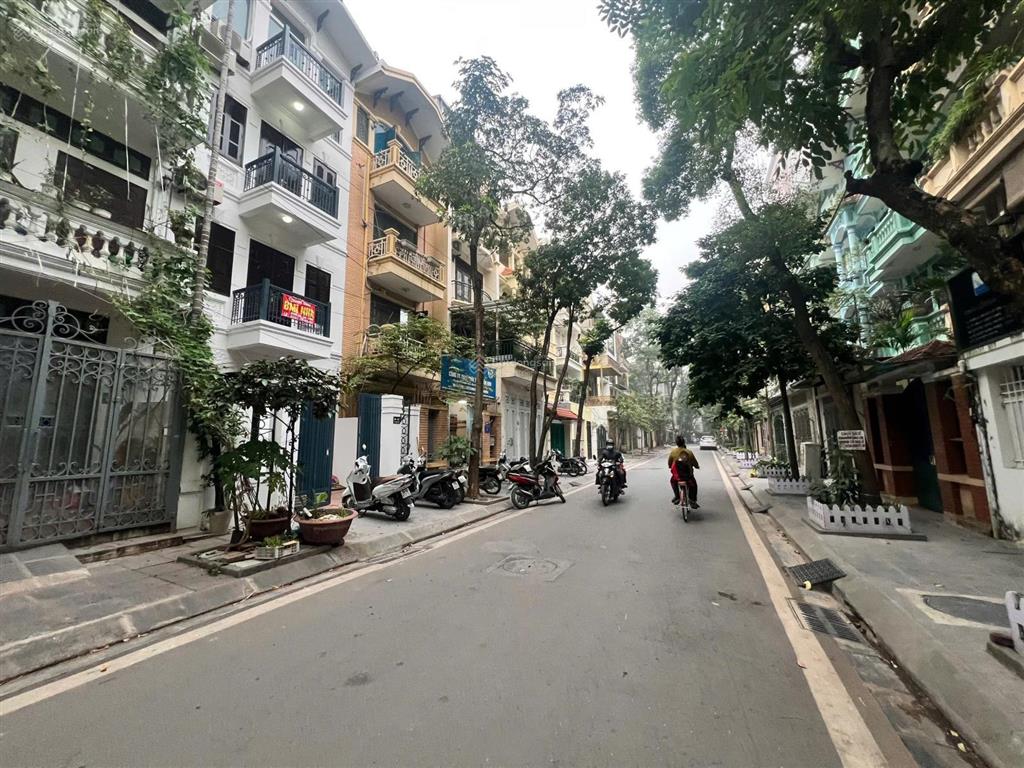 Chính chủ cho thuê nhà lô 6 b17 khu đtm định công, 95m2, 4 tầng, giá 25tr/tháng