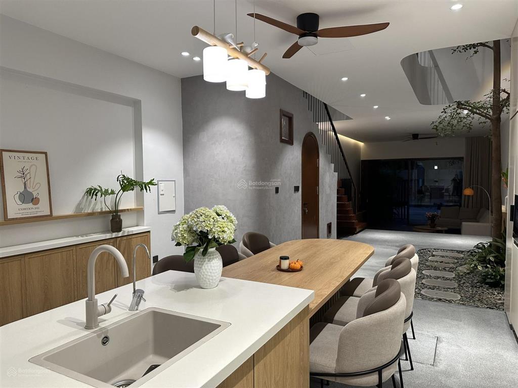 Bán nhà lạc long quân có sân vườn rộng, ngõ ô tô, hàng xóm đẳng cấp, gần hồ tây
