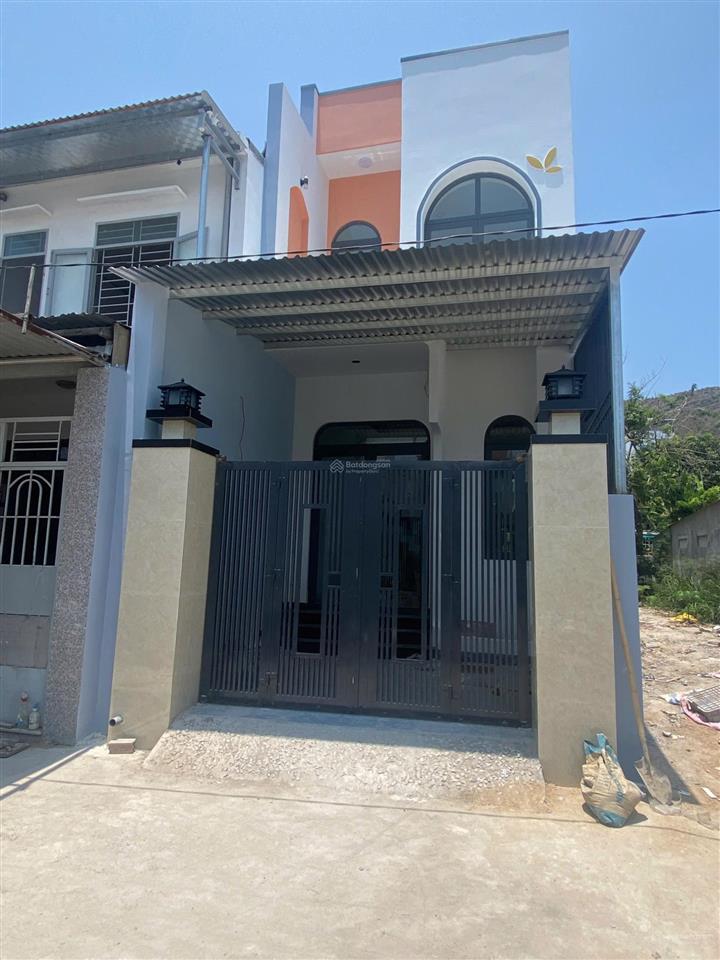 Bán nhà đường nguyễn khắc viện  vĩnh hòa  nha trang
 diện tích 76,3m2
 pháp lý sổ đỏ thổ cư