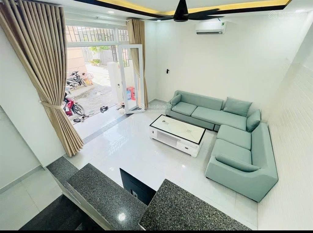 Bán nhà 3 tầng, 2 mặt tiền  hẻm đ. yesin rộng 5m cách biển 800m  50,4m2 giá 8,5 tỷ