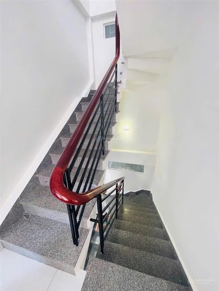 Bán nhà 3 tầng, 2 mặt tiền  hẻm đ. yesin rộng 5m cách biển 800m  50,4m2 giá 8,5 tỷ