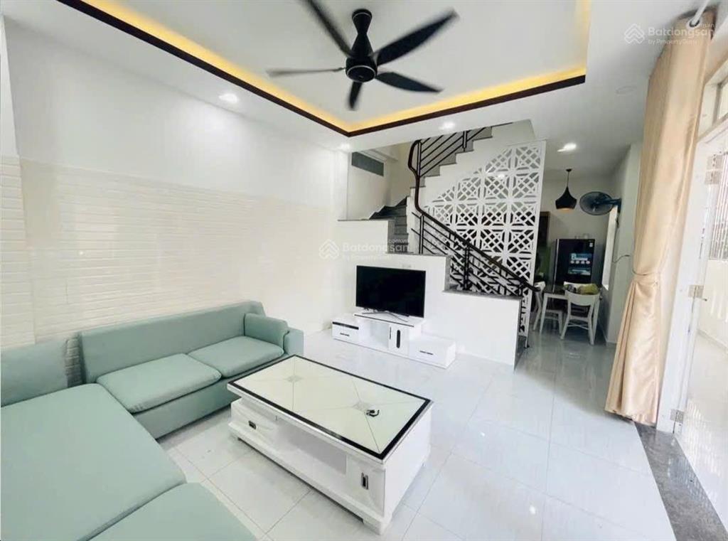 Bán nhà 3 tầng, 2 mặt tiền  hẻm đ. yesin rộng 5m cách biển 800m  50,4m2 giá 8,5 tỷ