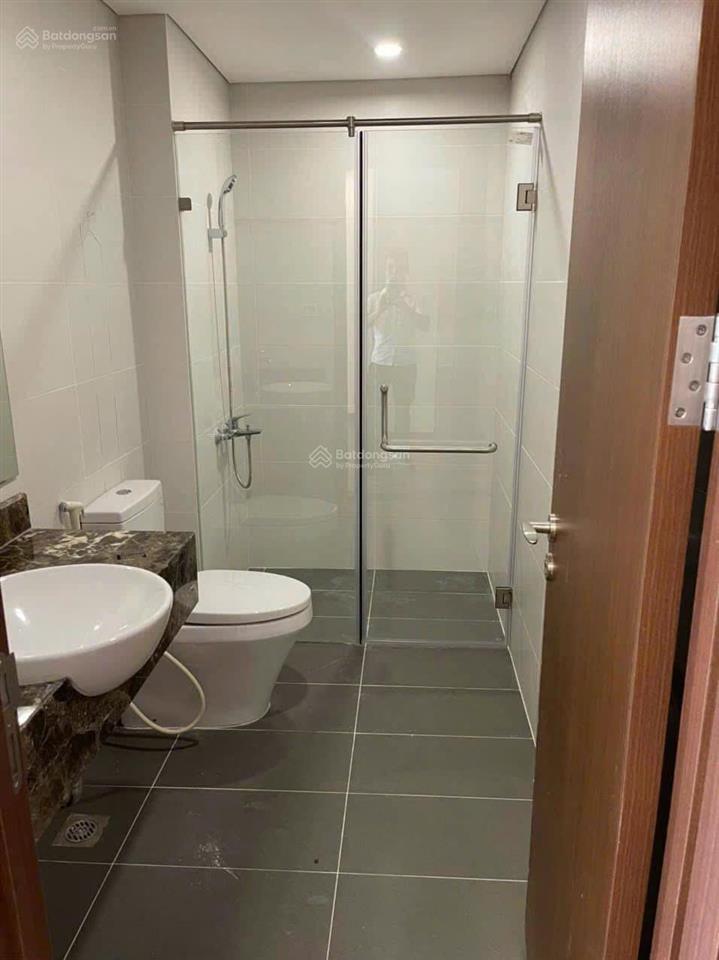 Cho thuê chcc n01t1 ngoại giao đoàn, dt 95m2, view hồ, nhận nhà được luôn, có slot ô tô gửi hầm