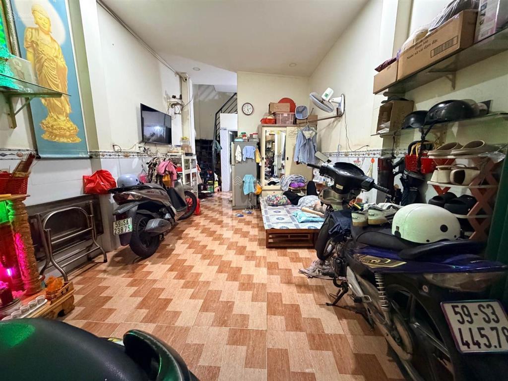 Chủ gấp bán hạ 200 triệu còn 4.6 tỷ  hxh đỗ cổng  p.bình thạnh quận bình thạnh  30m2 x 4 tầng