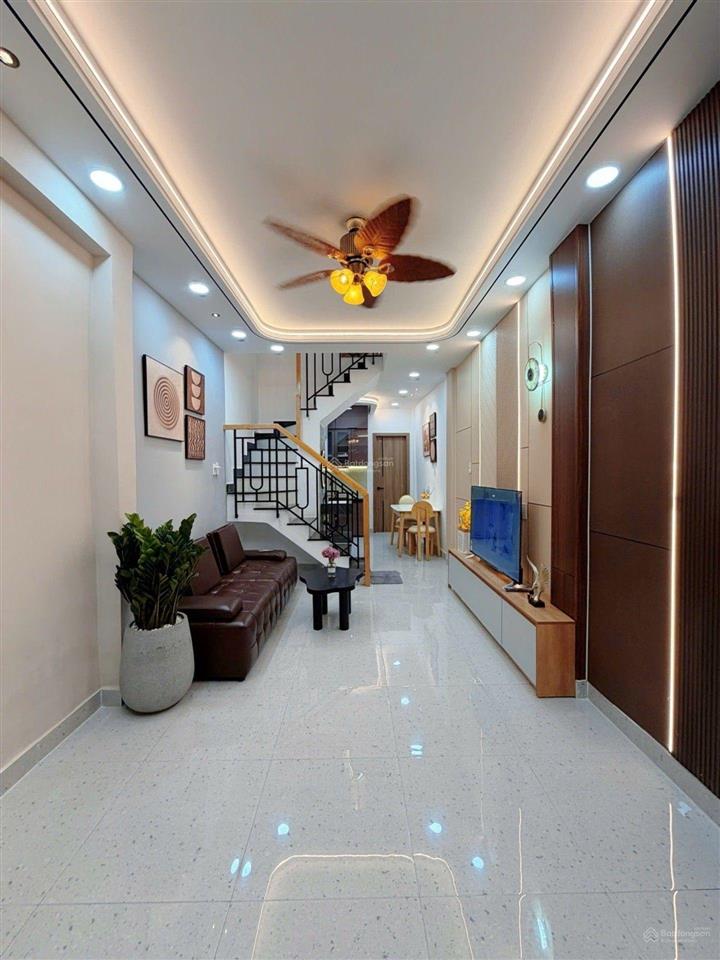 Nhà mới đẹp khu phan xích long quận phú nhuận  giáp quận 1 full nội thất cao cấp  41m2 x 2 tầng