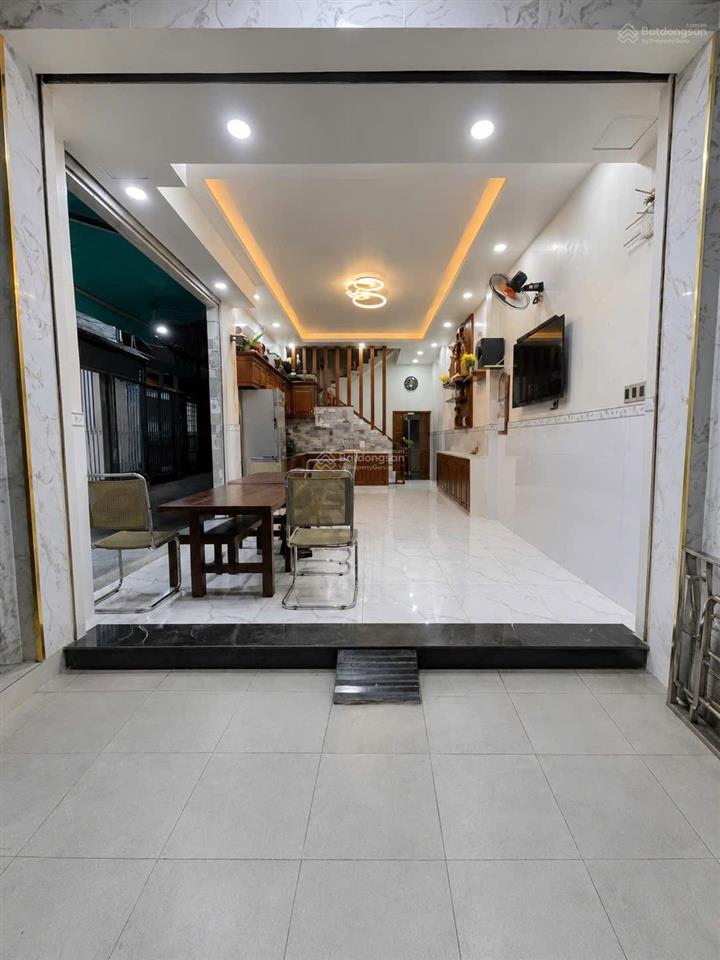 Nhà xịn lô góc 2 mặt tiền ngay luỹ bán bích  xe hơi ngủ nhà  dòng tiền sẵn  chỉ 5 đồng hơn!!