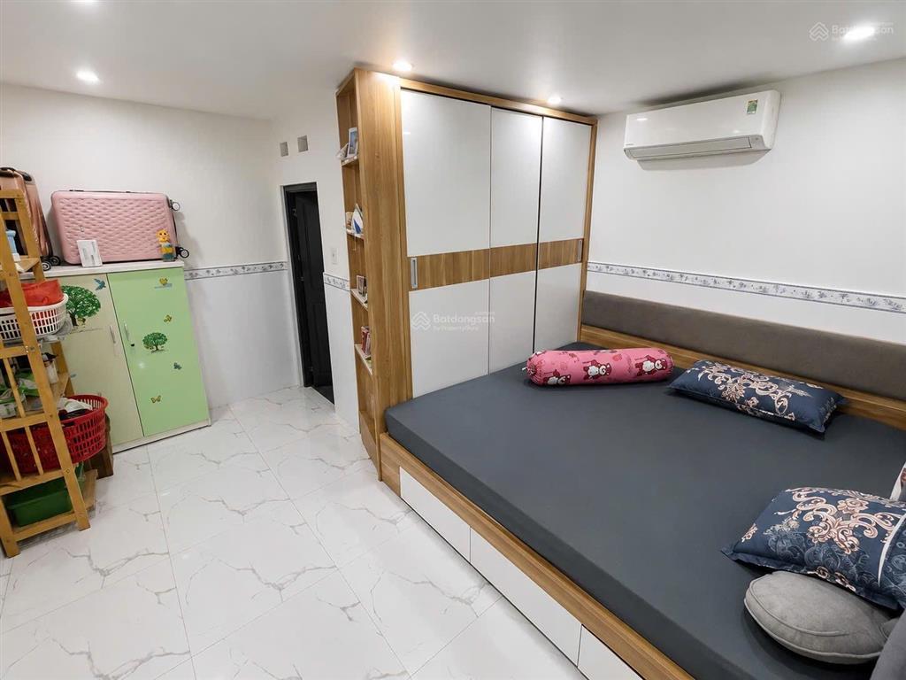 Nhà xịn lô góc 2 mặt tiền ngay luỹ bán bích  xe hơi ngủ nhà  dòng tiền sẵn  chỉ 5 đồng hơn!!