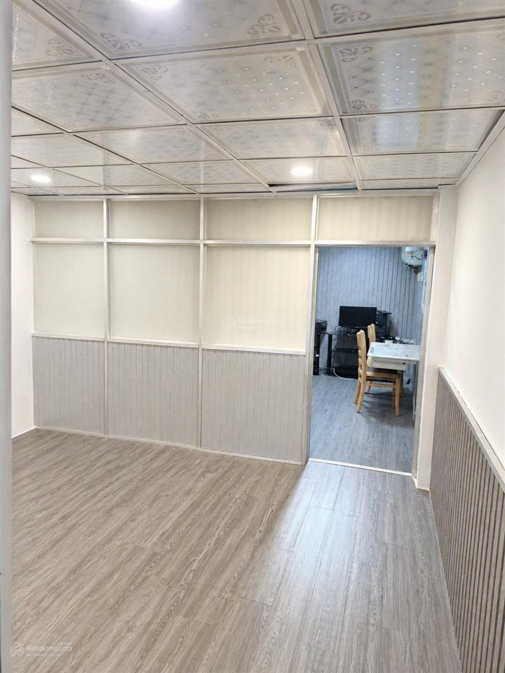 Sát vách lê trọng tấn  dt 70m2  xe hơi ra vào  chỉ hơn 5 đồng!!