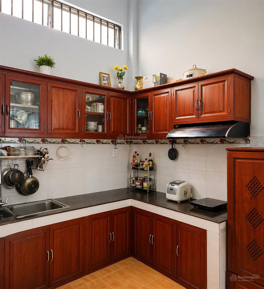 Sát vách lê trọng tấn  dt 70m2  xe hơi ra vào  chỉ hơn 5 đồng!!