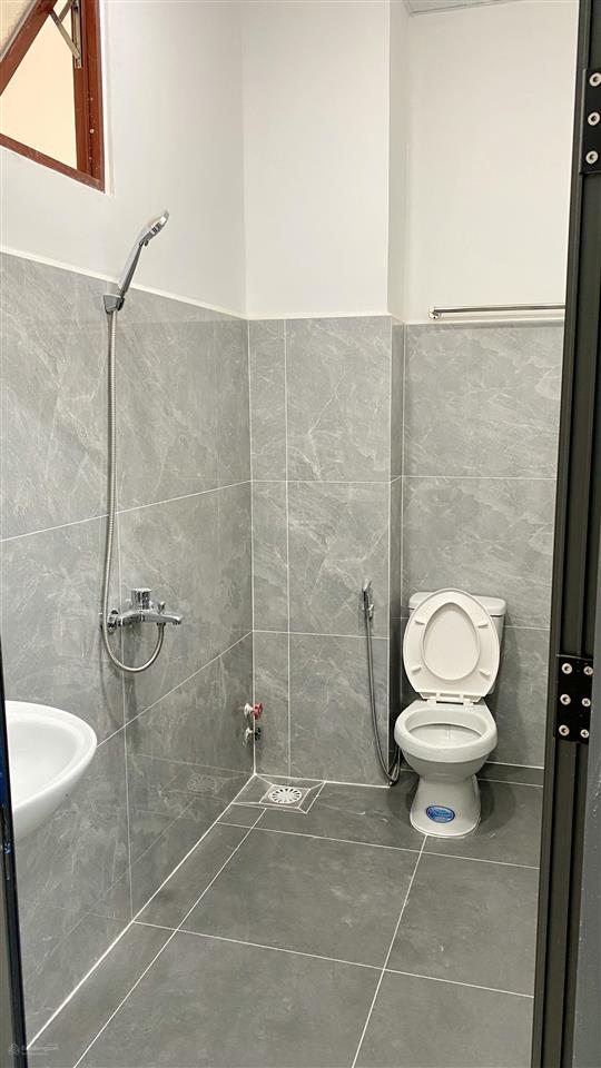 Hot  nhà mặt tiền đường thông lớn 10m mới xây, 80m2 giá cực rẻ.