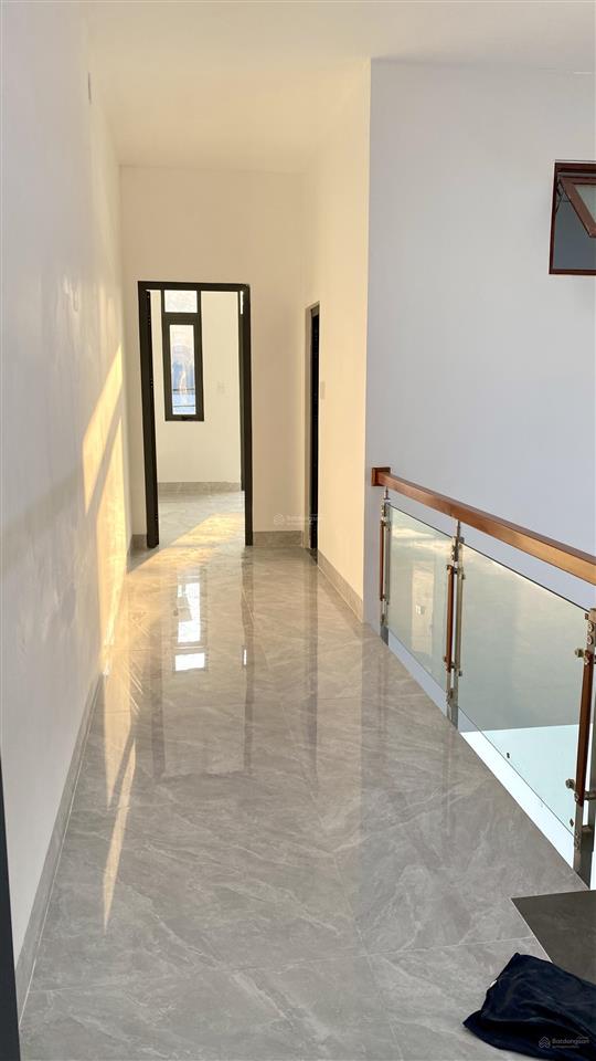 Hot  nhà mặt tiền đường thông lớn 10m mới xây, 80m2 giá cực rẻ.