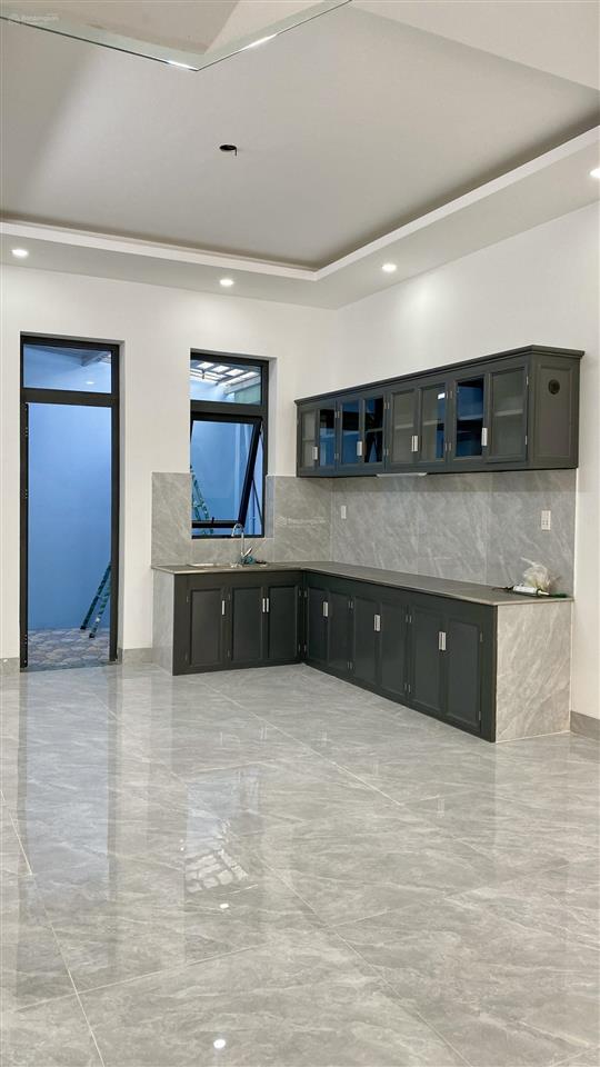 Hot  nhà mặt tiền đường thông lớn 10m mới xây, 80m2 giá cực rẻ.