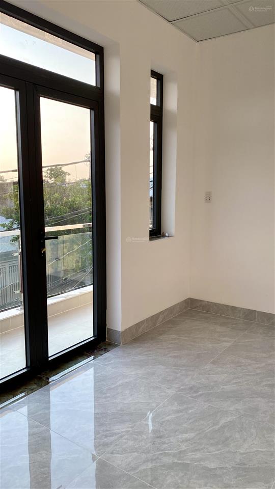 Hot  nhà mặt tiền đường thông lớn 10m mới xây, 80m2 giá cực rẻ.