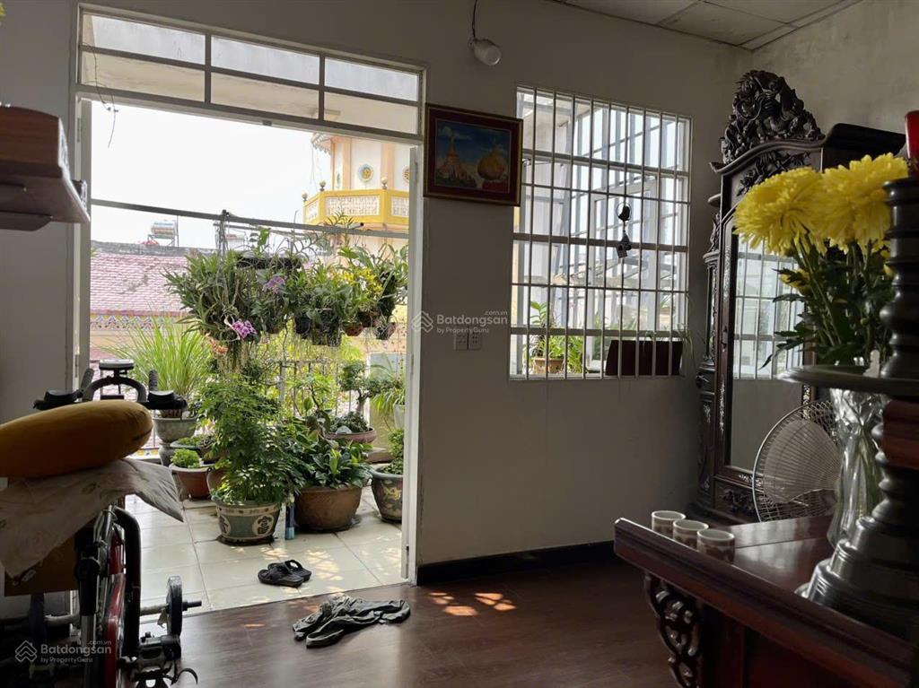 Bán nhà 86m2 (nở hậu), 1 trệt 2 lầu gần sông, có sân trước sau, hẻm xe hơi tận cửa.